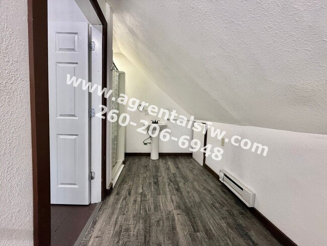 Building Photo - 4 Bedroom House- (Section 8 OK!)
