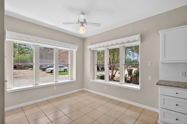 Building Photo - 5515 Strack Rd