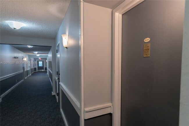 Building Photo - 3101 Oakland Shores Dr
