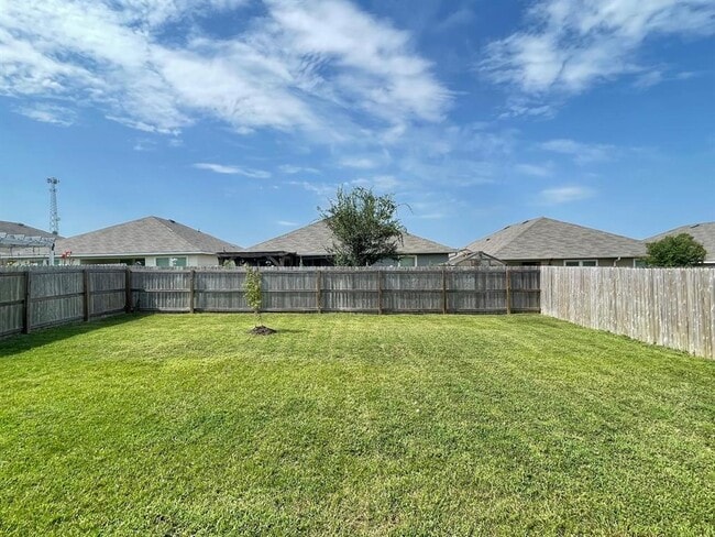 Building Photo - 221 Pecos Dr