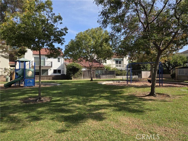 Building Photo - 11 Meadowsweet Way