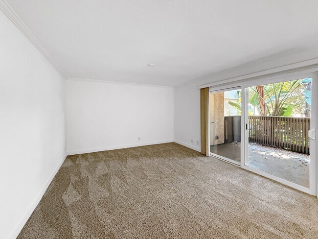 Building Photo - Beautiful 1 Bedroom/1 Bathroom Condo Locat...