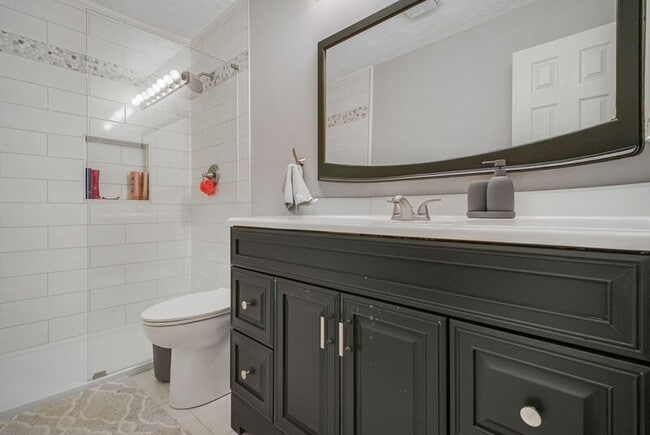 Building Photo - 306 Happy Creek Rd