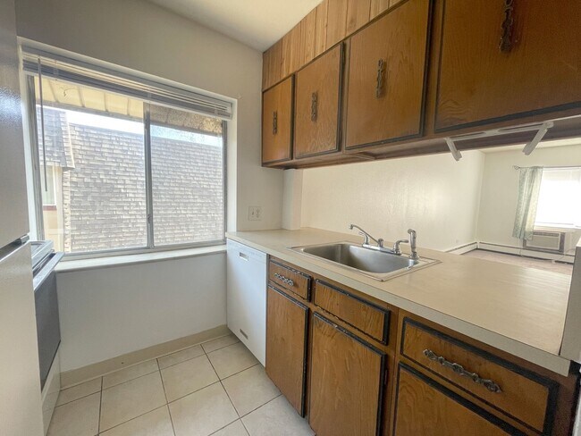 Building Photo - Cute 1 bedroom, full bathroom condo