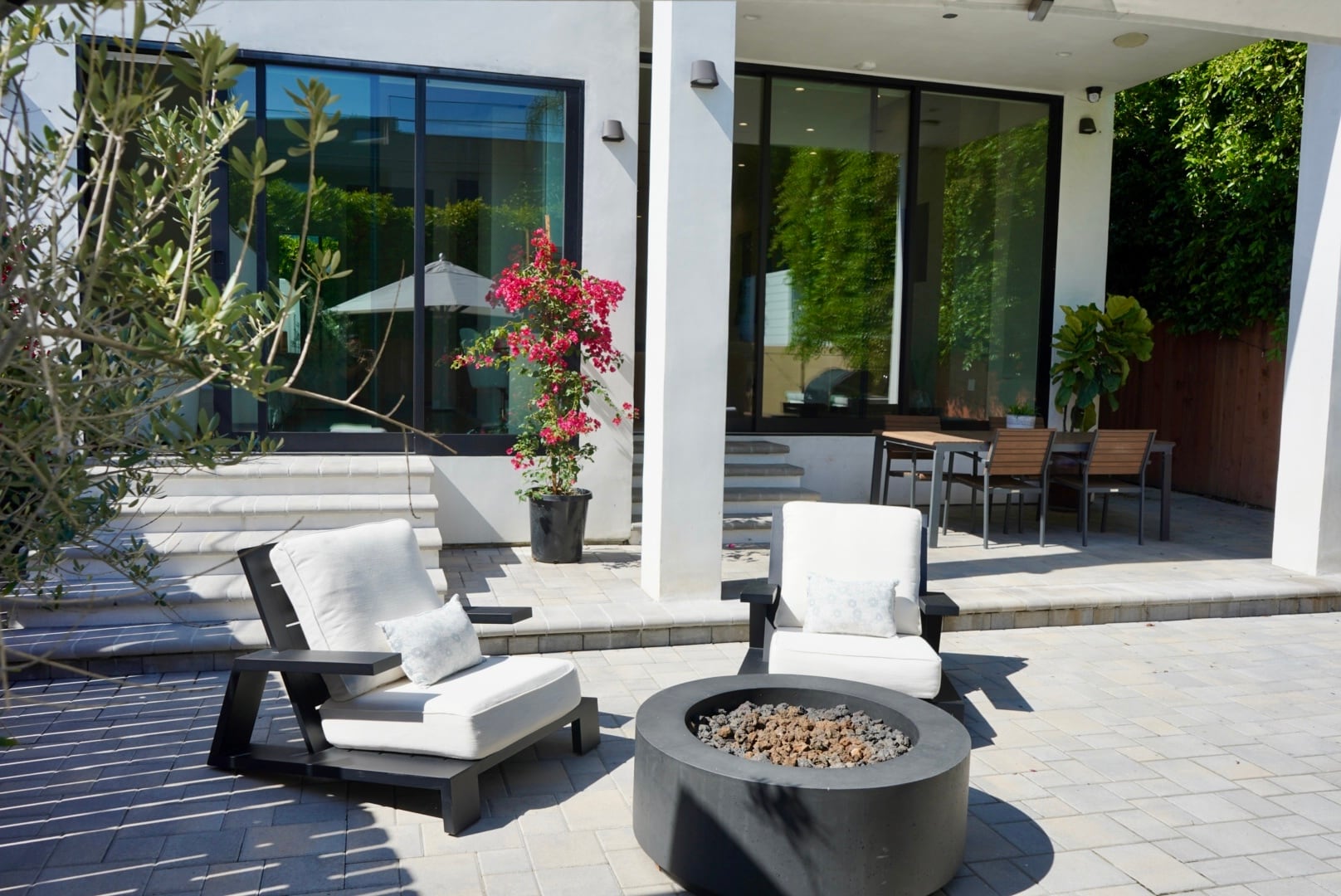 Building Photo - 738 N Sierra Bonita Ave