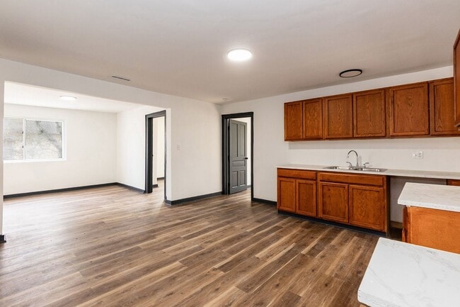 Building Photo - Spacious Three Bedroom Remodeled Home!