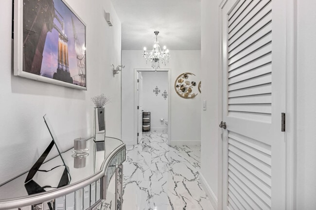 Building Photo - 605 Kemp St