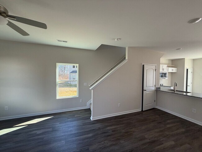 Building Photo - Three bedroom, 2.5 bath townhome in Whitsett