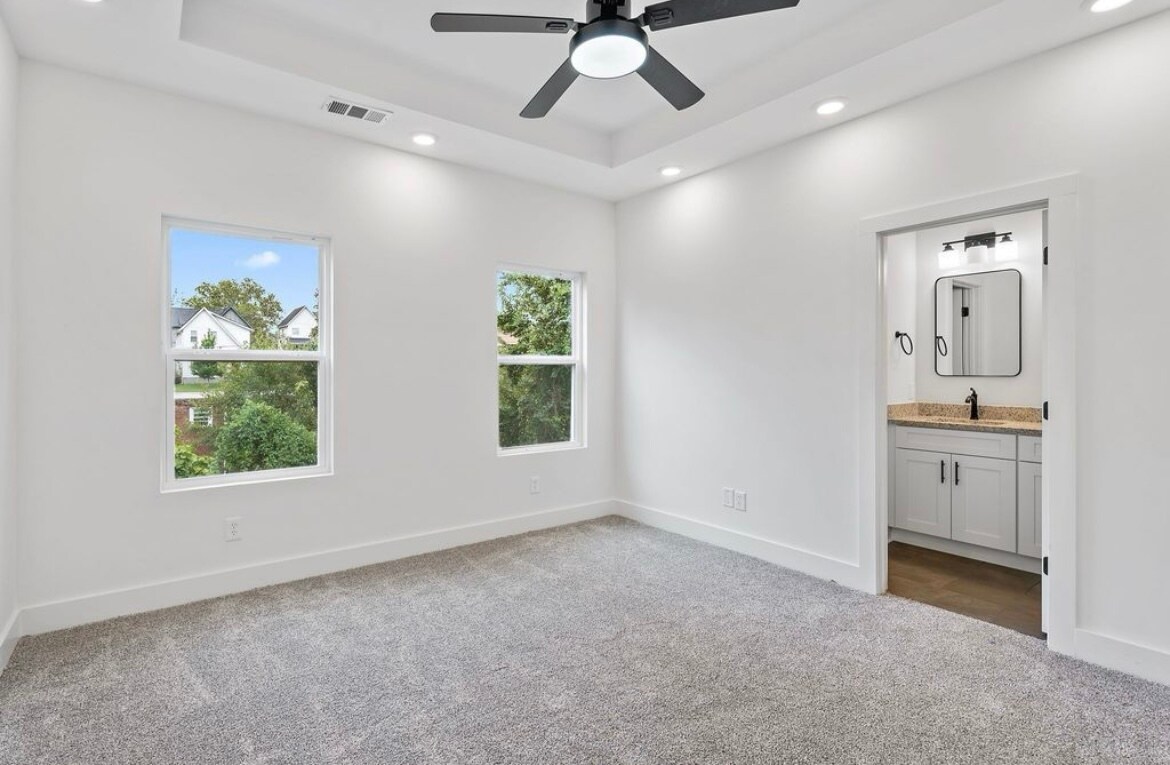 Building Photo - 2142 18th Ave N