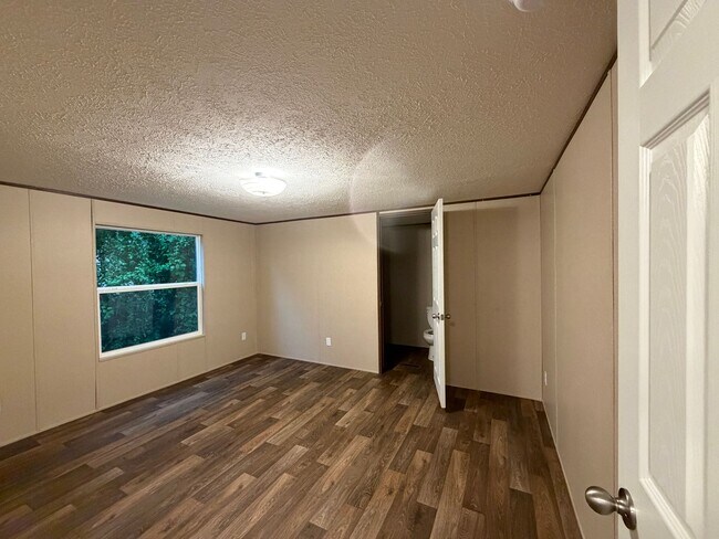Building Photo - 1608 Golden Springs Rd