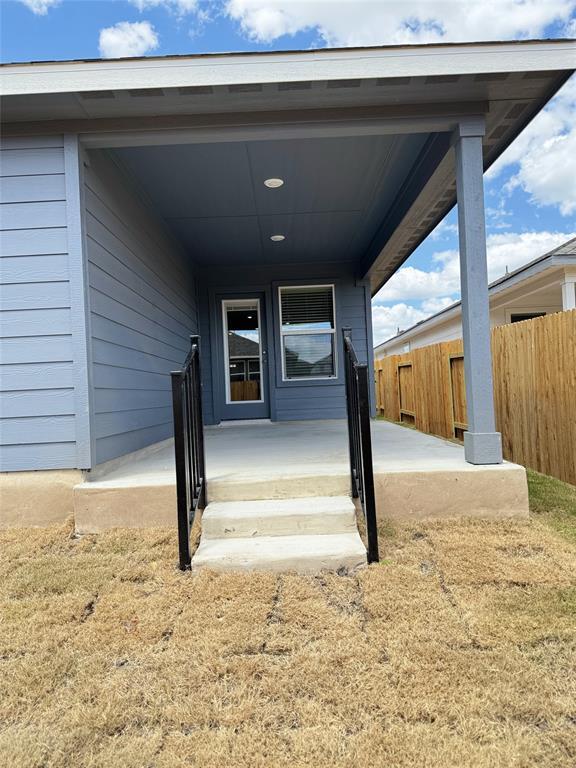 Building Photo - 340 Fossil Dr