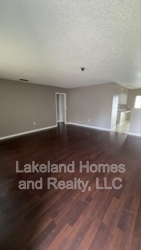 Building Photo - 5608 Lake Fox Cir