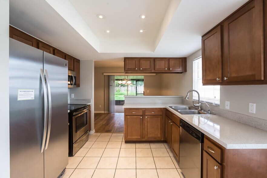Building Photo - 1687 Palm Leaf Dr