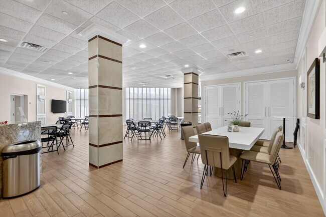 Building Photo - 9650 S Ocean Dr