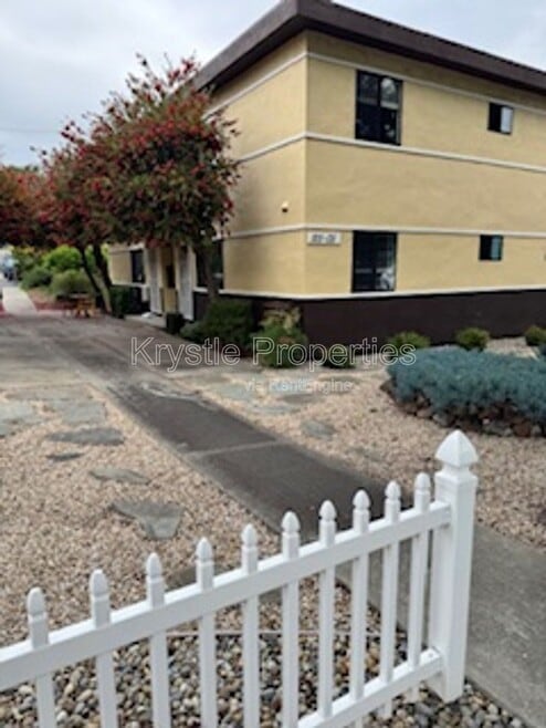 Building Photo - 125 W F St