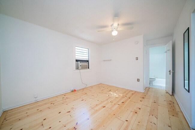 Building Photo - 2339 Norwalk Ave