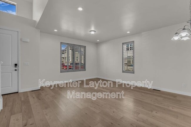 Building Photo - 955 N 800 E