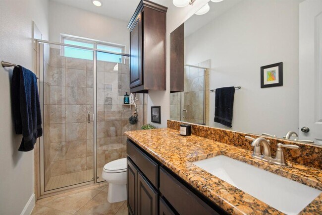 Building Photo - 134 Summer Square Dr