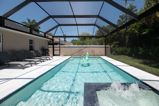 Building Photo - 823 96th Ave N