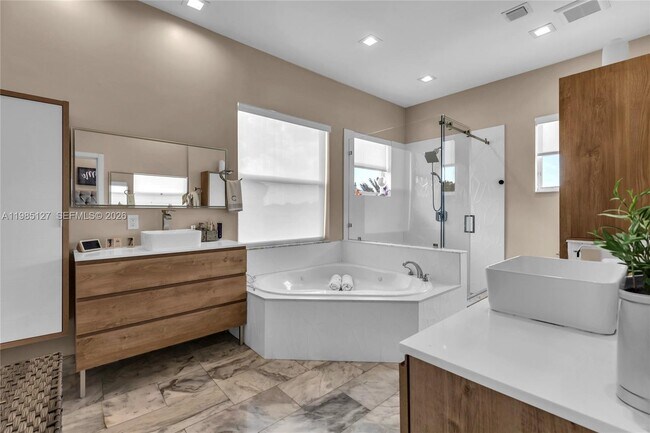 Building Photo - 4904 SW 166th Ave