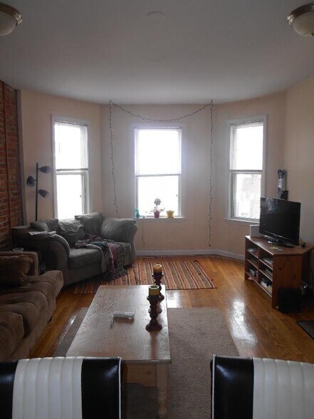 Building Photo - 14 Lorraine Ter