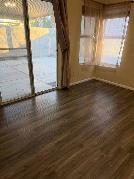 Building Photo - 2443 Avenida Flores