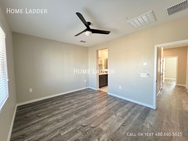 Building Photo - 779 E Doral Ave