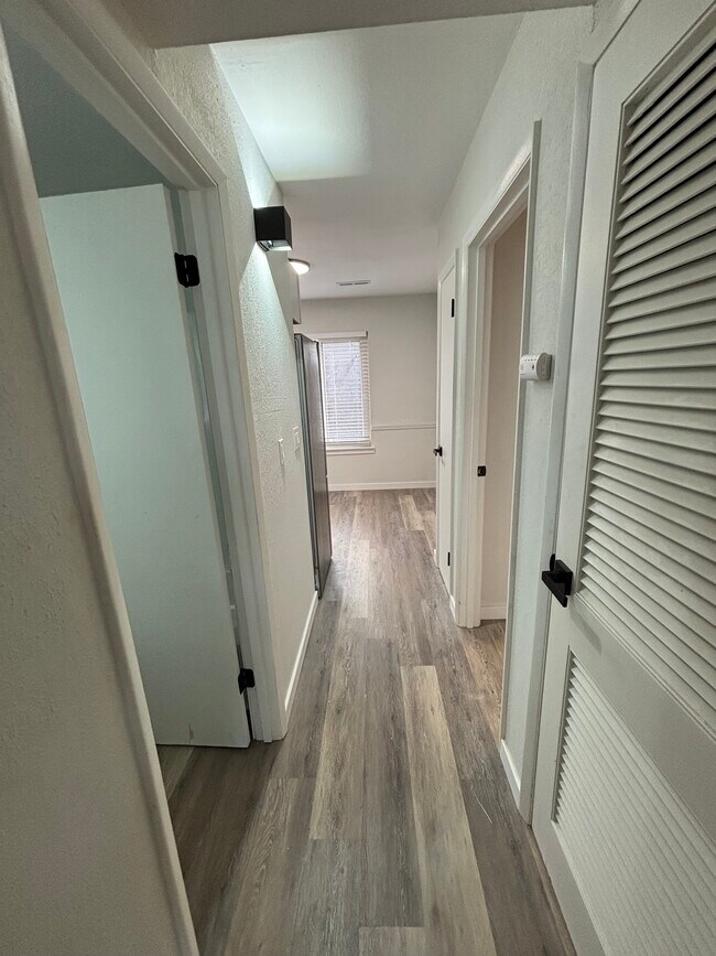 Building Photo - 2703 Center St