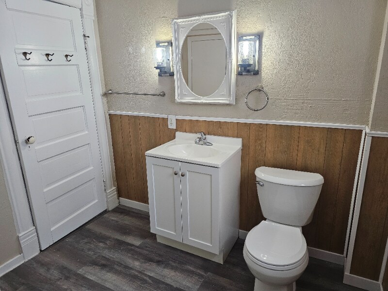 Building Photo - 107 S Hawley St