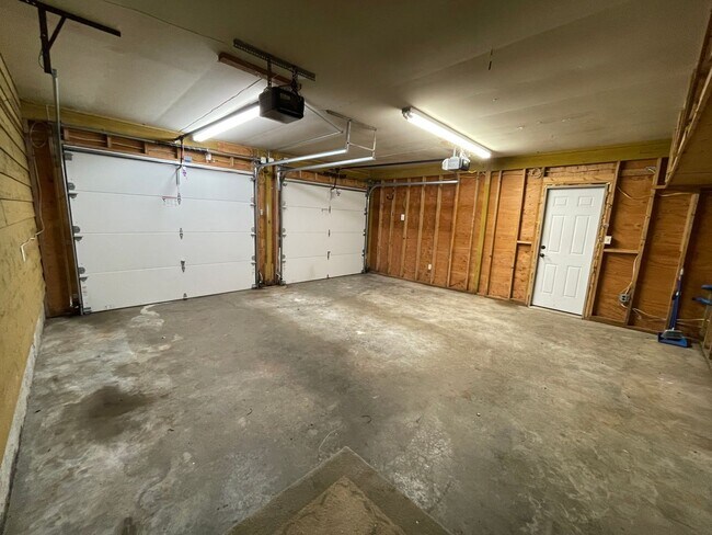 Building Photo - 10800 Lathrop Ln NW
