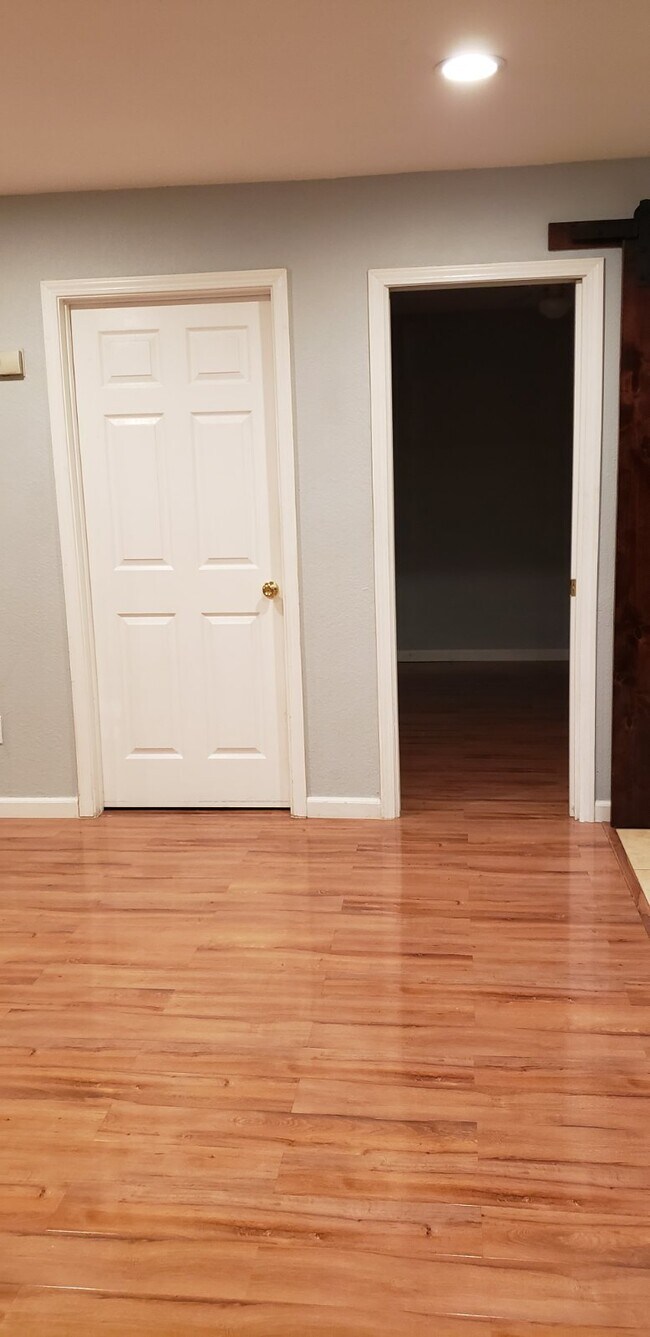 Building Photo - 275 Tradewinds Dr