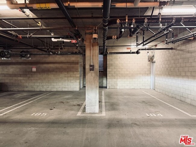 Building Photo - 12655 Bluff Creek Dr