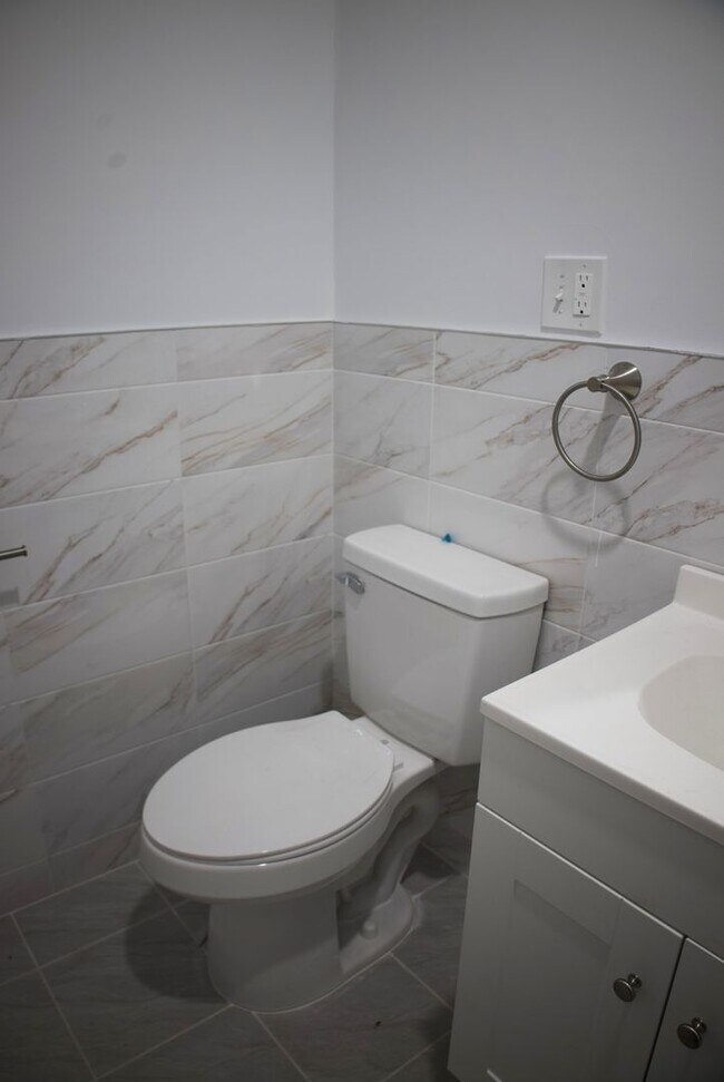 Building Photo - NEW 3 BEDROOM APT IN SOUNDVIEW