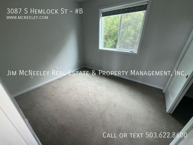 Building Photo - 3087 S Hemlock St