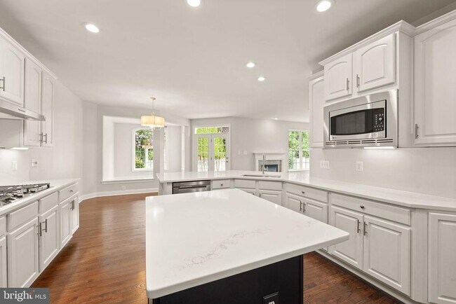 Building Photo - 43620 Merchant Mill Terrace