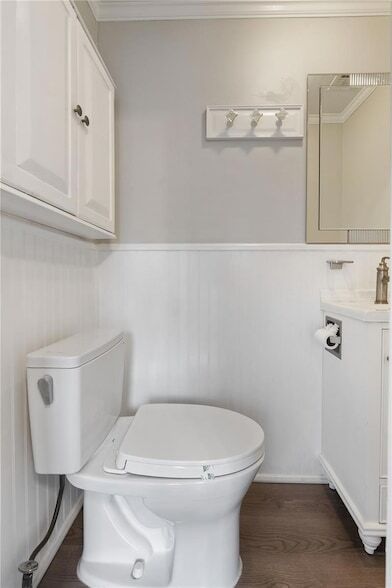 Building Photo - 227 W Fern St