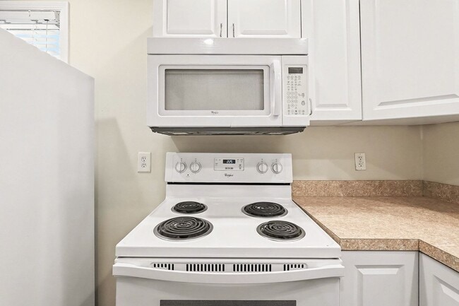 Building Photo - Cozy Cottage in Downtown Fredericksburg