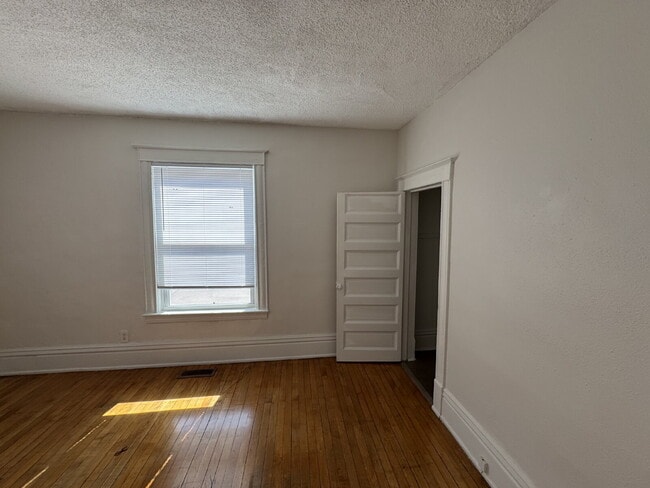 Building Photo - 2522 5th St NE