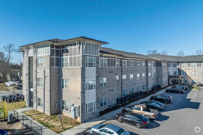 Building Photo - The Pointe at Elmwood