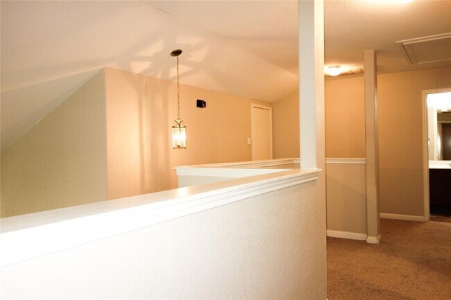 Building Photo - 108 Lavaca Loop