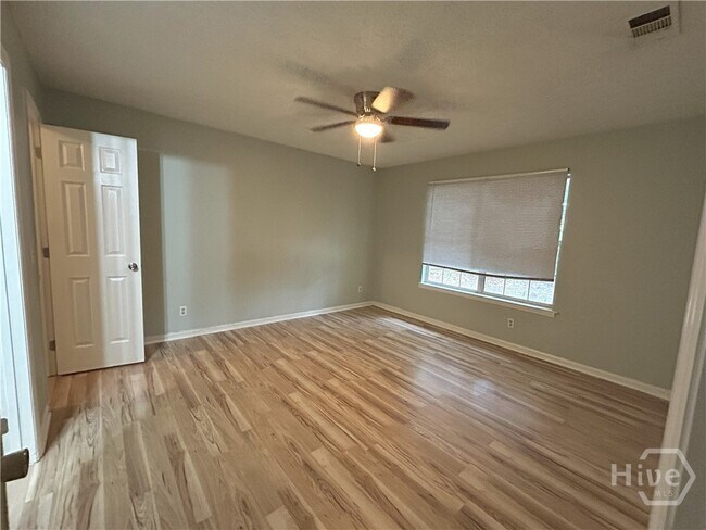Building Photo - 137 Ropemaker Ln