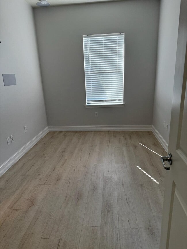 Building Photo - 2877 Bard St