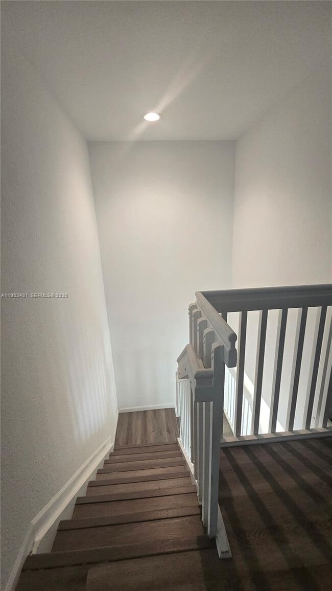 Building Photo - 1523 SE 24th Ct