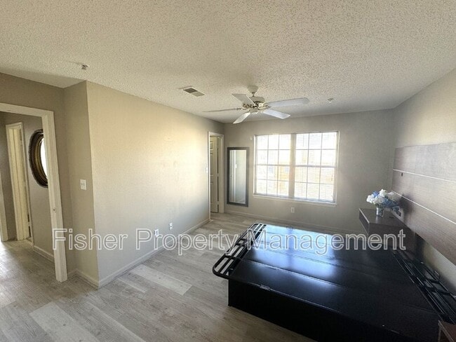 Building Photo - 830 Brassie Ln