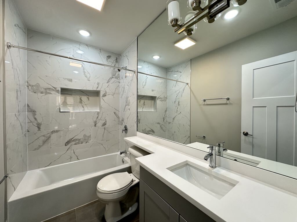 Building Photo - 451 W Belden Ave