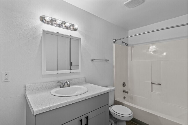 Building Photo - Fully renovated  2-bedroom Townhouse with ...