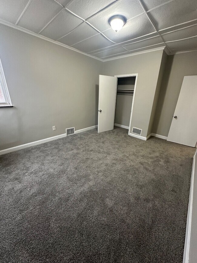 Building Photo - 6044 Mayflower Ave