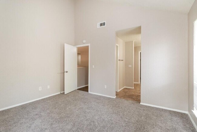 Building Photo - 17803 Villa Way Dr