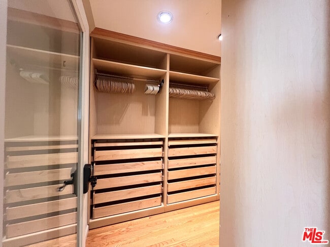 Building Photo - 2652 S Bedford St