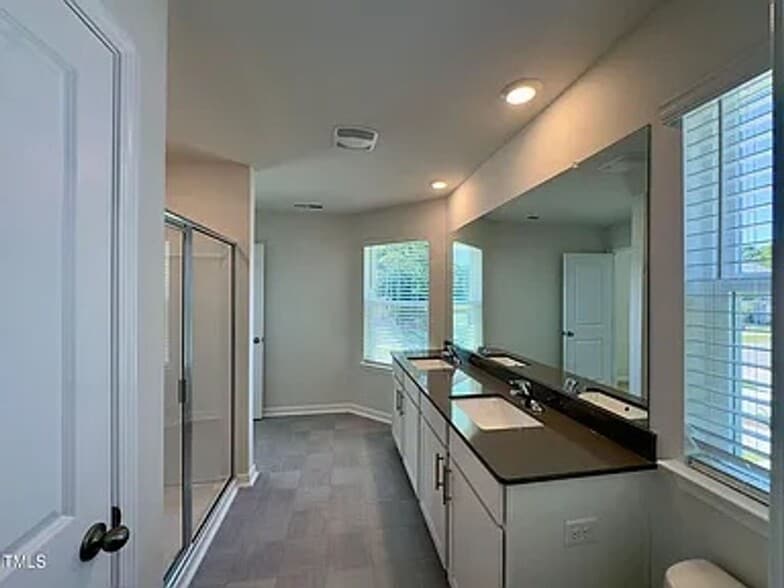 Building Photo - 1823 Hinesley Dr